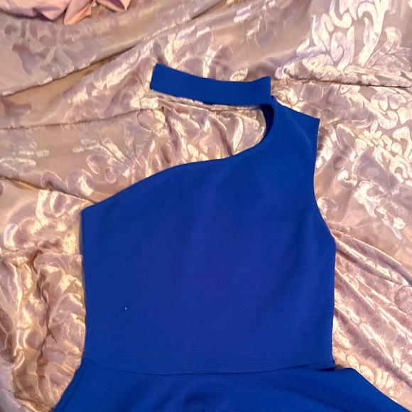 Beautiful dramatic hi-lo style sleeveless top - Picture 2 of 3